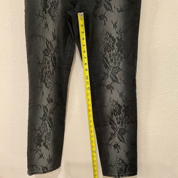 Chico’s Platinum Jeans Black Metallic Floral Snake Print Wom Sz 8 (Chico’s 1R) - Picture 10 of 10